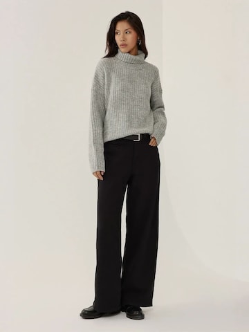 Hiccup Pullover 'Pullover' in Grau: Vorderseite