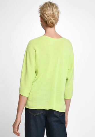 Pull-over include en jaune