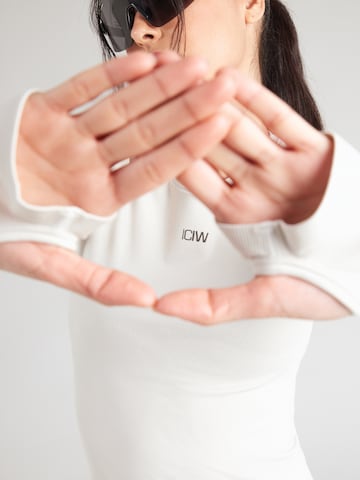 Tricou funcțional 'Sculpt' de la ICANIWILL pe alb
