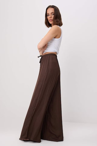 Trendyol Wide leg Παντελόνι σε καφέ