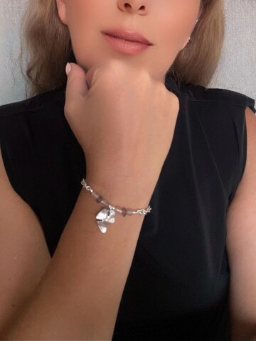 Braccialetto 'Romantic chain bracelet silver flower pendant 10µ & roses' di Gloria Mago in rosa: frontale
