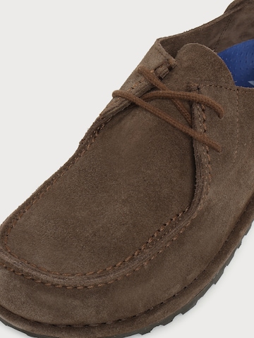 Mocasini 'Utti Lace' de la BIRKENSTOCK pe maro