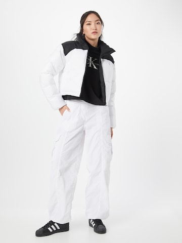 Calvin Klein Jeans Φθινοπωρινό και ανοιξιάτικο μπουφάν σε λευκό