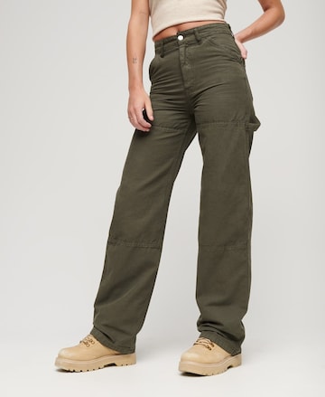 Superdry Loosefit Broek in Groen: voorkant