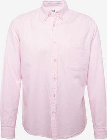 Coupe regular Chemise BURTON MENSWEAR LONDON en rose : devant