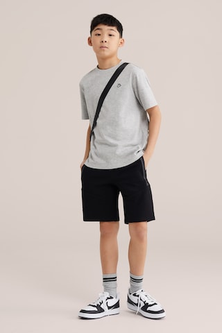 WE Fashion Regular Shorts in Schwarz