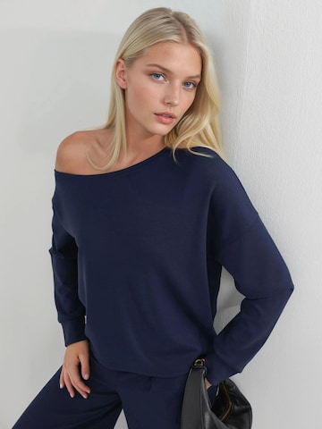 Busem Sweatshirt in Blau: Vorderseite