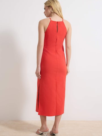 Rochie de vară de la Trendyol pe roșu