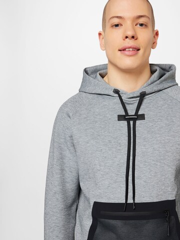 On - Sudadera en gris