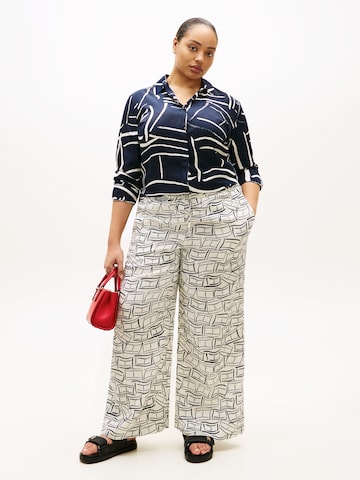 Tommy Hilfiger Curve Široký strih Nohavice 'ESS' - Biela