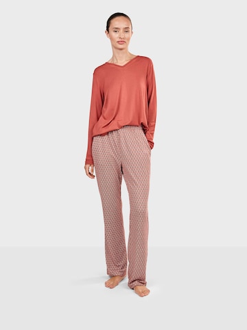 Gisela - Pijama en rojo: frente