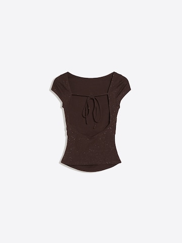 Tricou de la Bershka pe maro