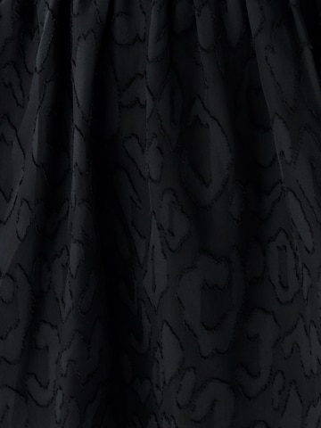 Rochie 'Gracie' de la BWLDR pe negru
