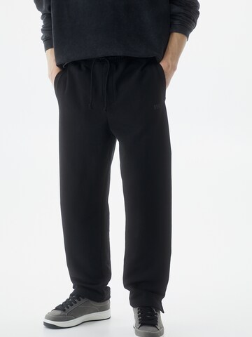 Pull&Bear Loose fit Trousers in Black: front