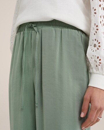 WE Fashion Wide leg Trousers in Green