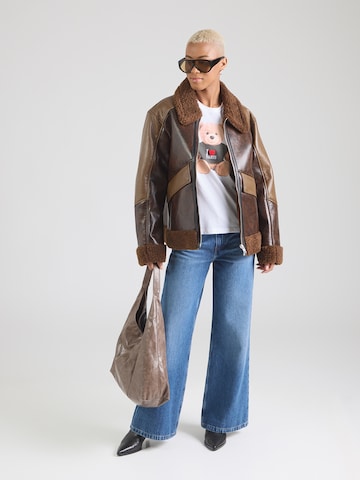 Tricou de la ONLY pe alb