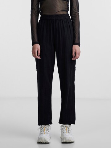 Effilé Pantalon cargo 'JALLY' PIECES en noir : devant