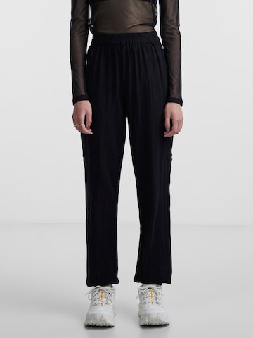 PIECES Tapered Cargo trousers 'JALLY' in Black: front