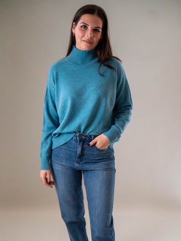 WEARABLE STORIES Trui 'Riske' in Blauw: voorkant