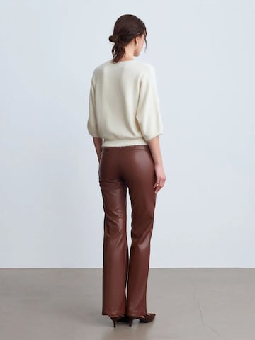 évasé Pantalon Dilvin en marron