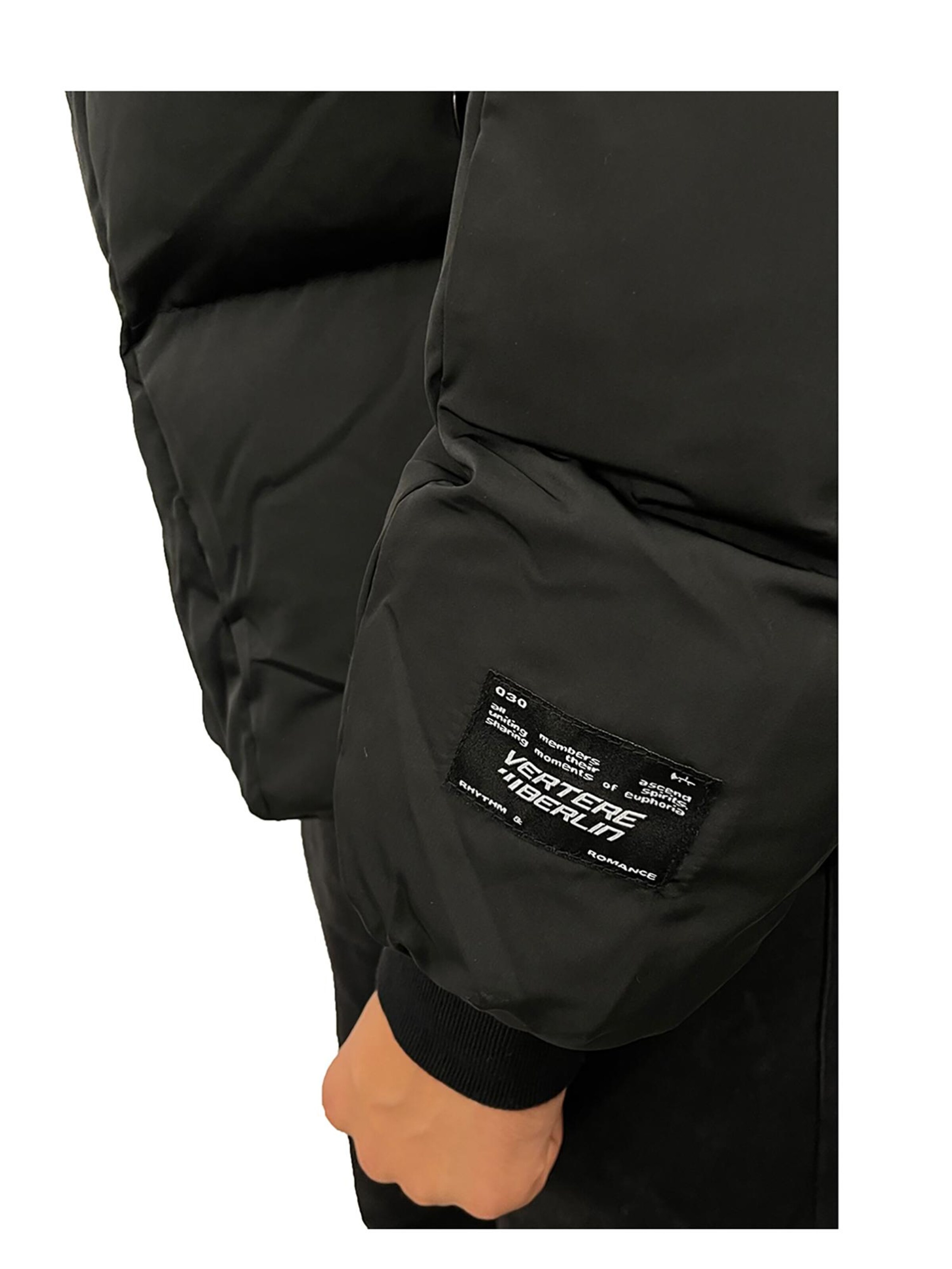 Vertere Berlin Winter Jacket 'Motion' in Black