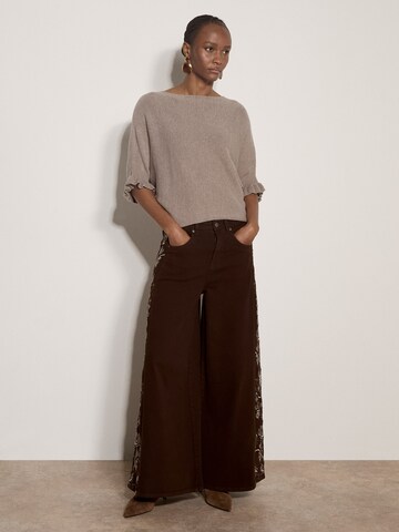 Apricot Soft Knit Batwing Top ' ' in Grau
