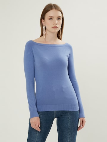 Influencer Sweater in Blue: front