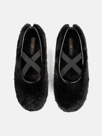 L37 HANDMADE SHOES Slipper 'BLACK LOTUS' in Schwarz: Vorderseite