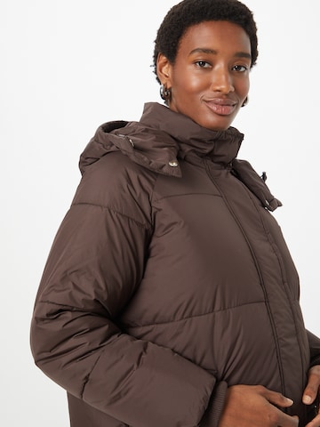 Manteau d’hiver 'Flawly 9543' minimum en marron