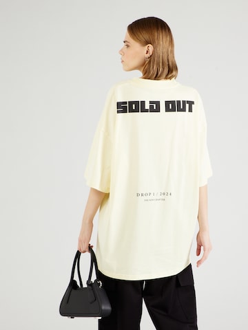 T-shirt 'Sold Out' Karo Kauer en jaune