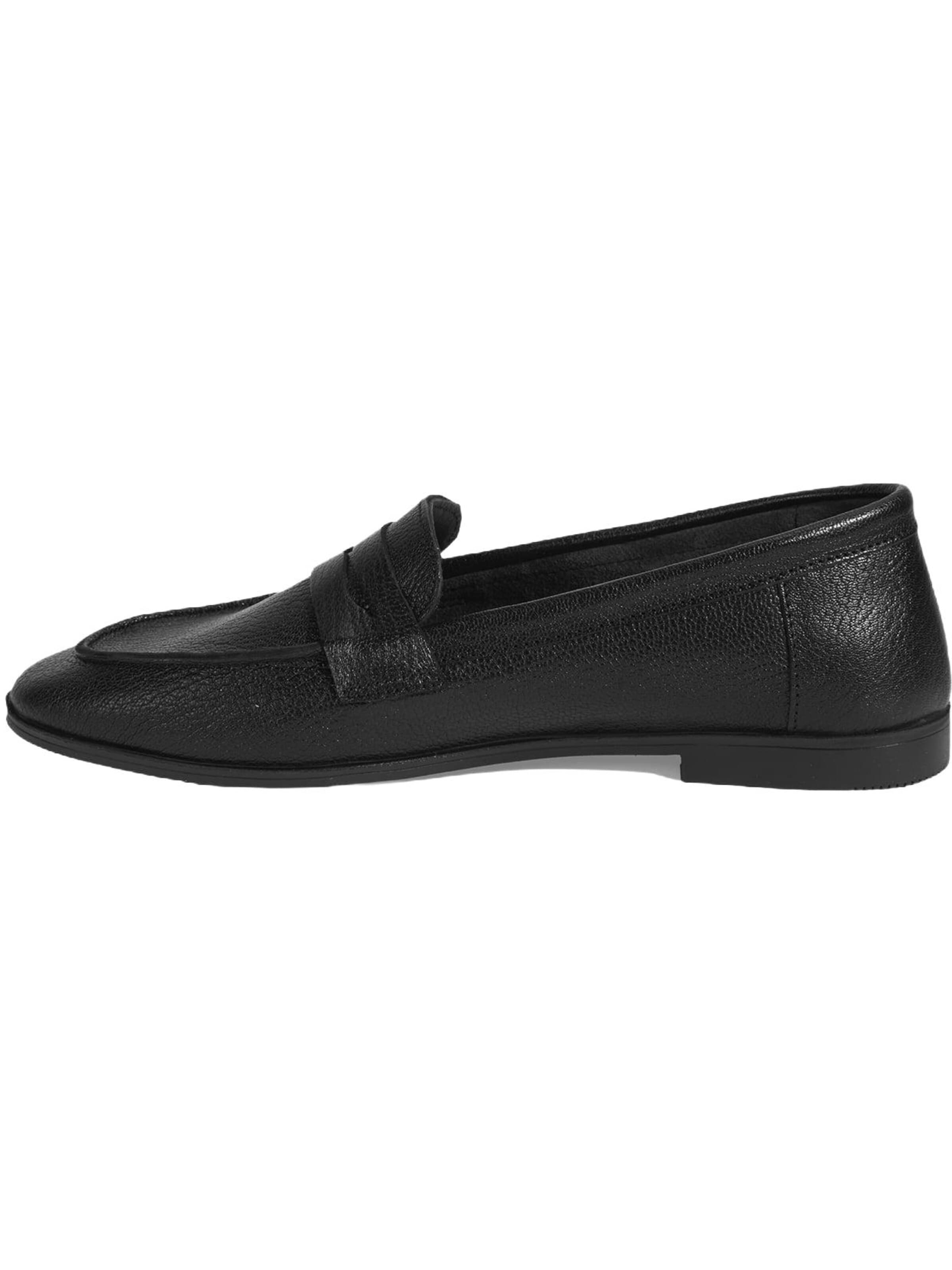 Desa Moccasin in Black