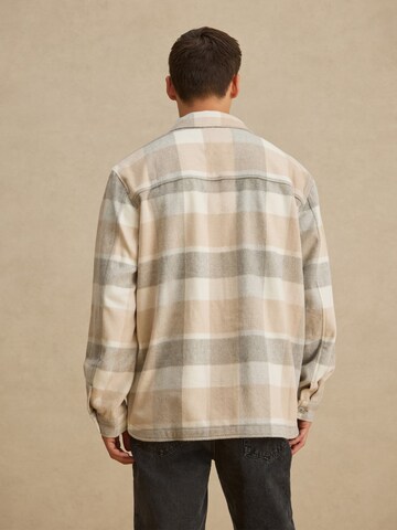 DAN FOX APPAREL Демисезонная куртка 'Johann' в Серый