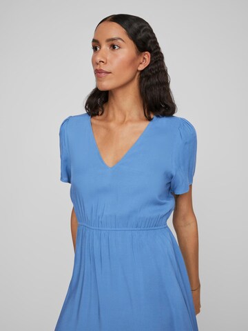 VILA Letní šaty 'TRINE' – modrá