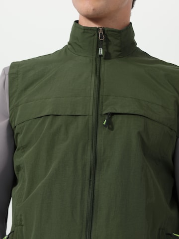 YOUTHUP Vest in Green