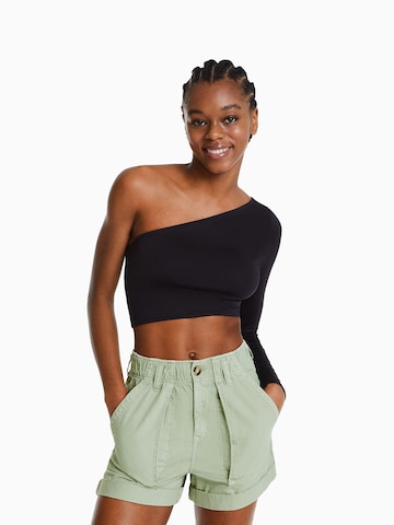 Bershka Regular Trousers in Green: front