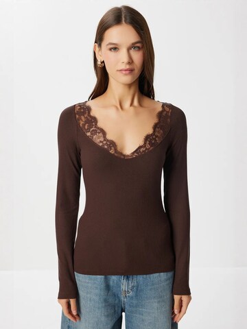 Happiness İstanbul Shirt in Bruin: voorkant