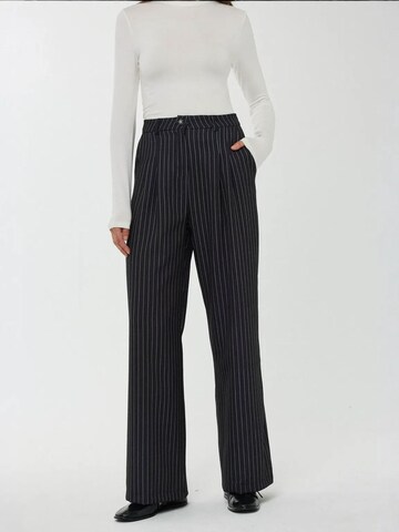 Hiccup Wide Leg Hose in Blau: Vorderseite