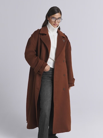 AEMMI Between-seasons coat in Brown