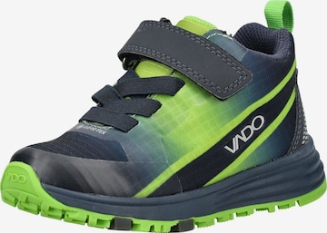 Vado Trainers in Green: front