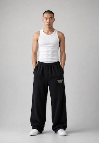 Vertere Berlin Loose fit Trousers in Black: front