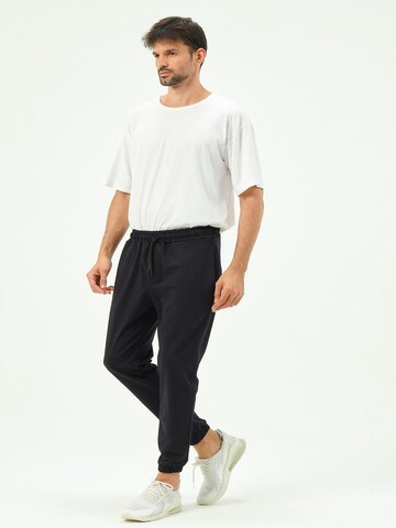 C&City Tapered Pants in Black