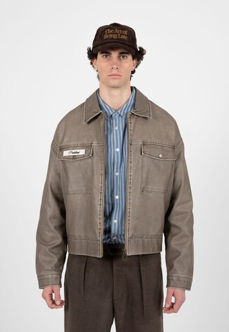 Prohibited - Chaqueta de entretiempo 'Exit Speed' en marrón: frente