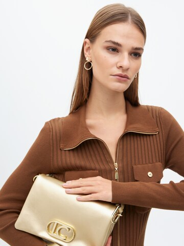Lola Casademunt Umhängetasche in Gold: Vorderseite