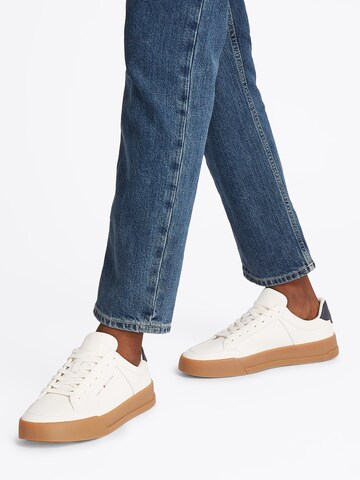 Baskets basses 'Court' TOMMY HILFIGER en beige