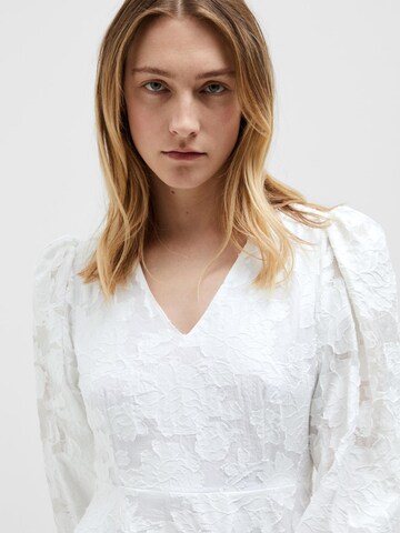 SELECTED FEMME Платье 'SLFCALLI-SADIE' в Белый