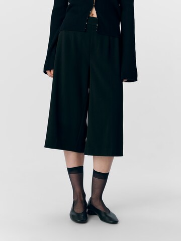 Wide Leg Pantalon à plis 'OBJLisa' OBJECT en noir : devant