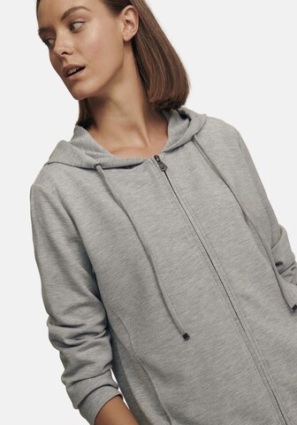 MARGITTES Sweatjacke in Grau