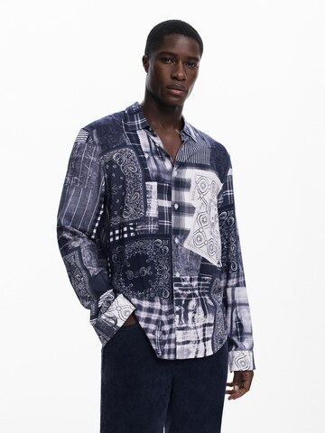 Desigual - Ajuste regular Camisa en azul: frente