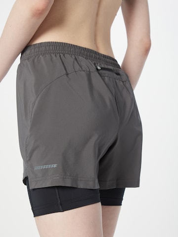 Newline Regular Sportshorts 'Detroit' in Grau