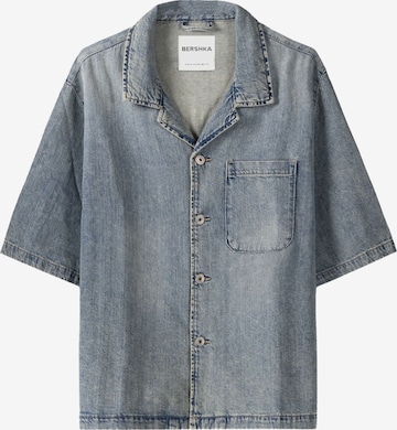 Bershka Comfort fit Button Up Shirt in Blue: front